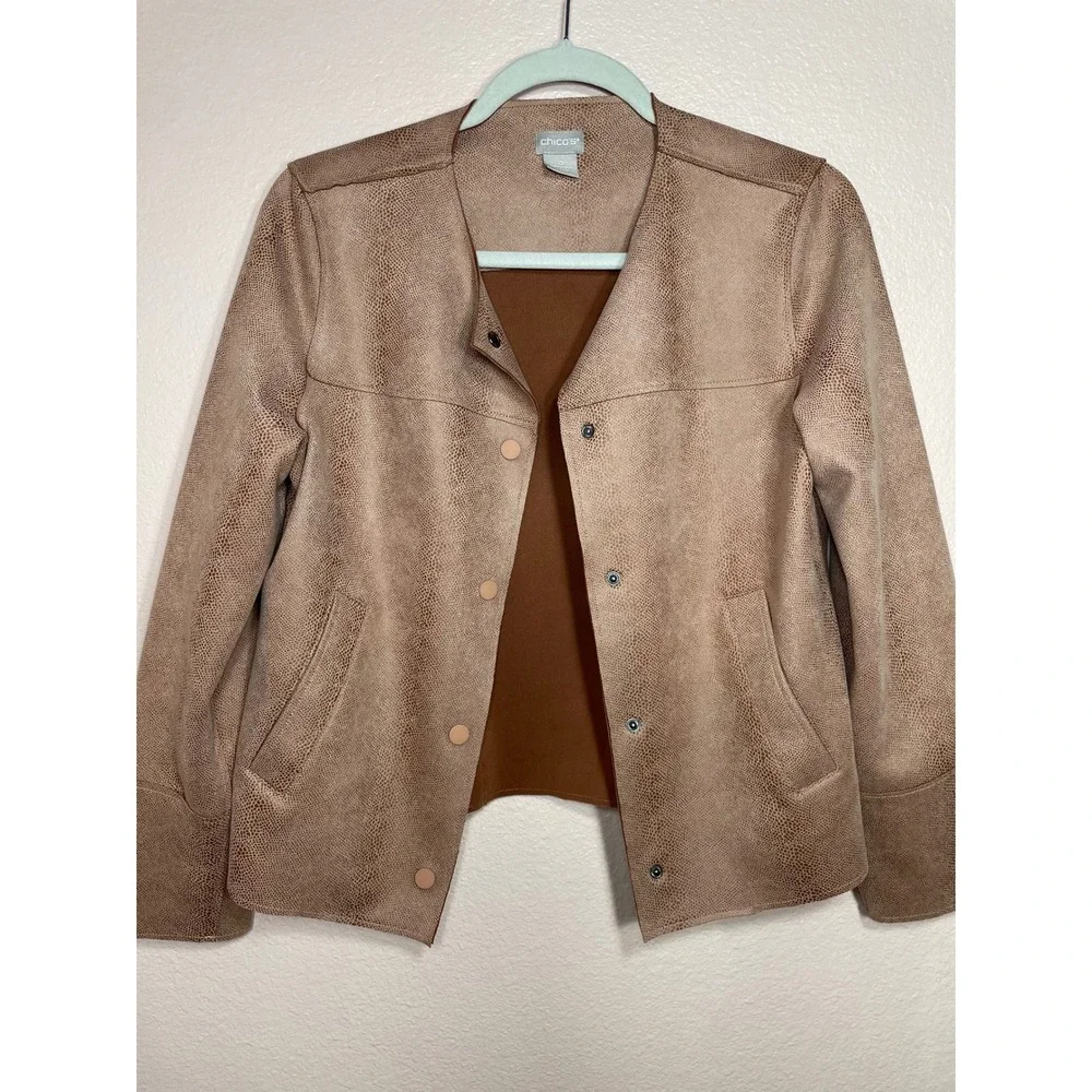 Chicos Faux Suede Snakeskin Embossed Snap Front Jacket Blush Tan Size 0 S 4/6 - Picture 2 of 10